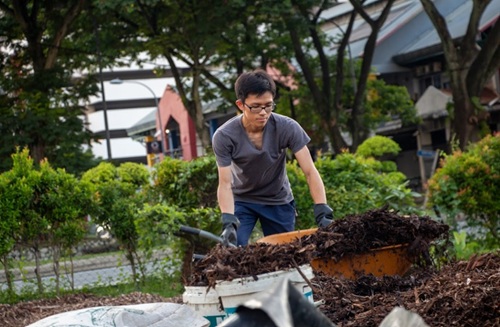 5972A5A0-B078-4FB2-9F39-BD069B0A79B7