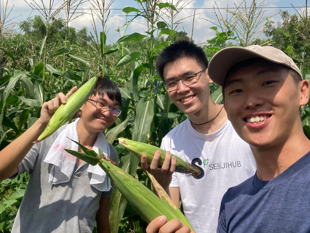 resizedgideonand corn